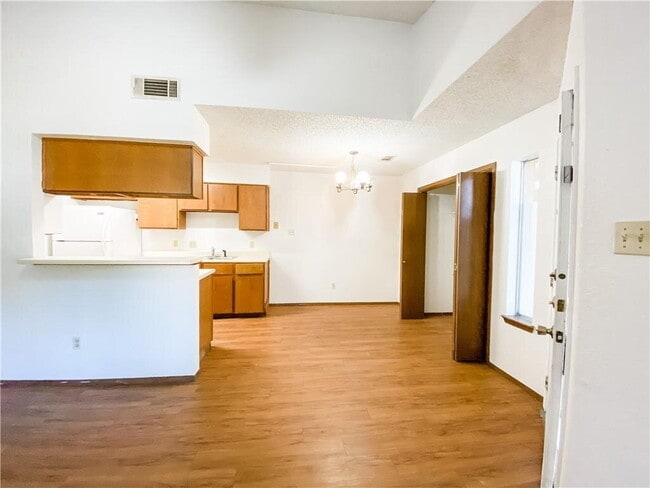 Building Photo - "Charming 3-Bed Retreat with Cozy Fireplac...