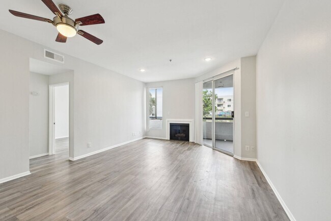 Interior Photo - 845 S. Kingsley