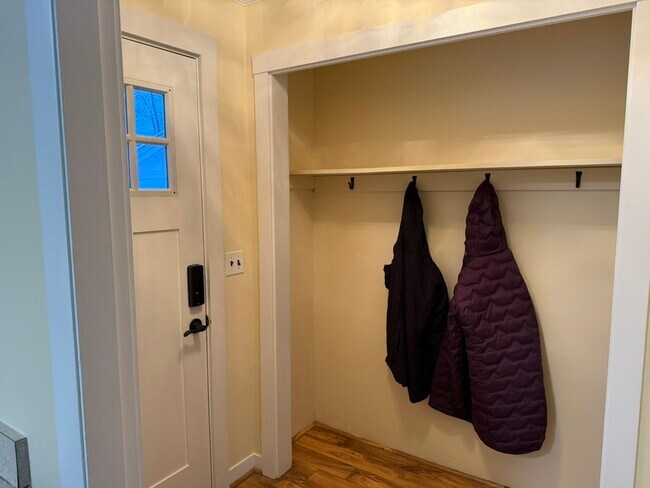 Building Photo - 53 Hennessey Ave