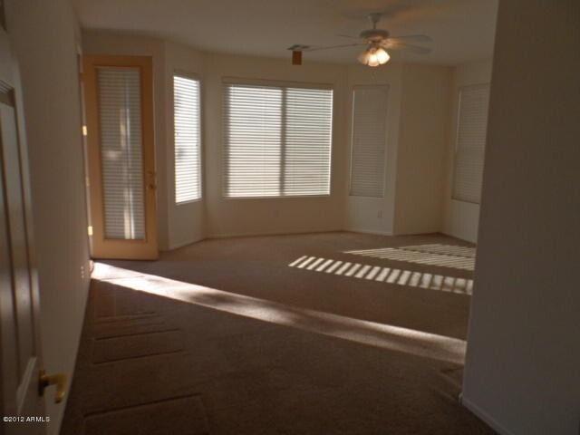 Building Photo - Large 3 Bedroom Split Floor Plan with a Great Room !