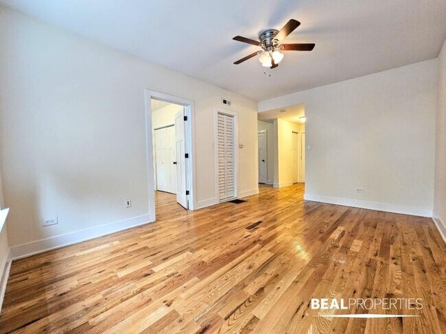 Foto del edificio - 2 bedroom in CHICAGO IL 60613