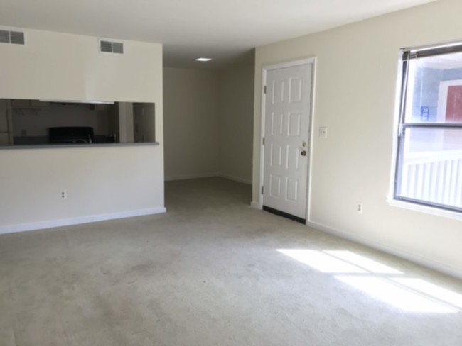 Building Photo - 328 S Pantops Dr