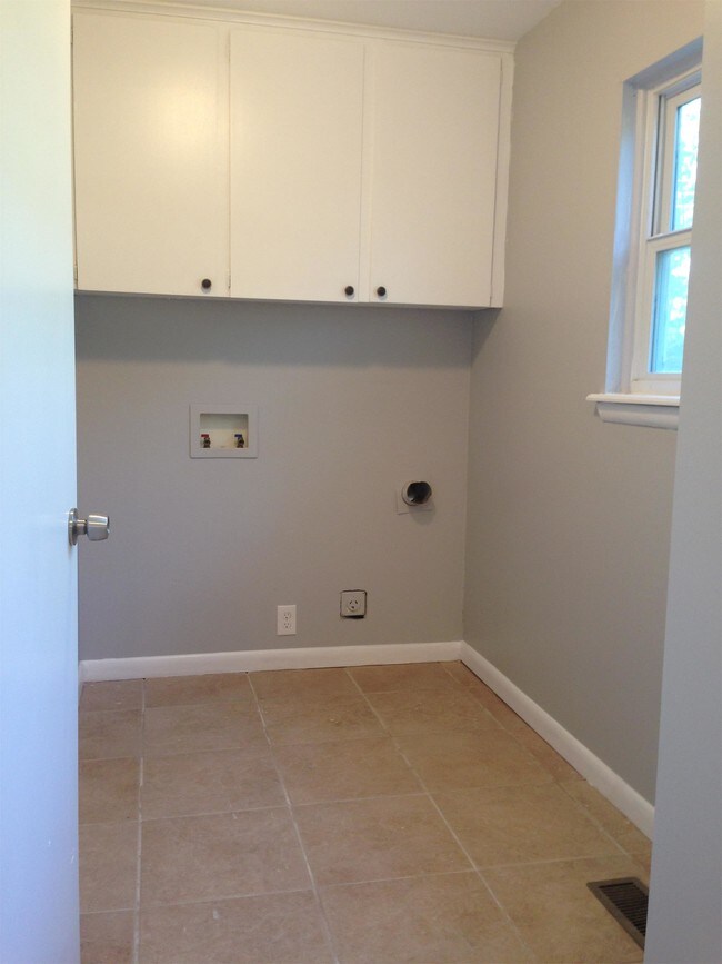 Building Photo - 109 W 31st Pl