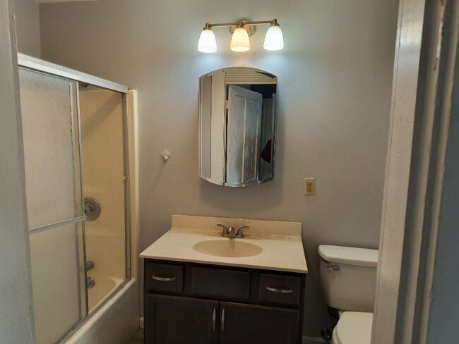 Foto del edificio - 2621 Mt Vernon Ave