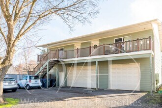 Building Photo - 132 E Birch St