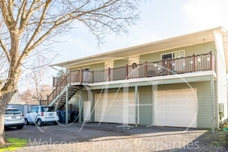 Building Photo - 132 E Birch St