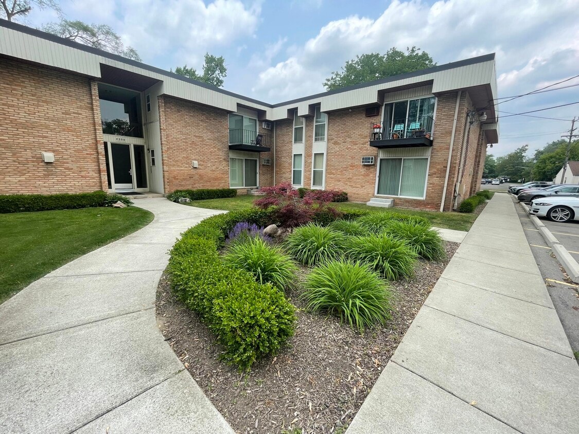 Building Photo - 4200 Rochester Rd