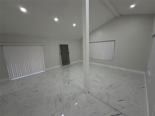Foto del edificio - 1360 NW 94th Ave