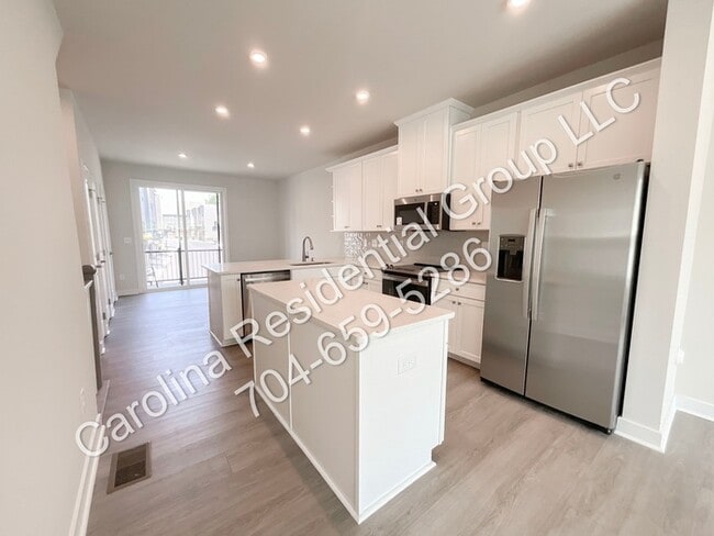 Building Photo - 944 Broad River Ln