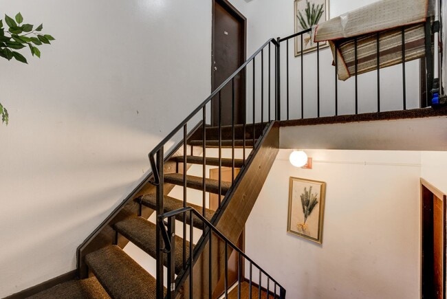 Building Photo - 8108 Waterbury Ct