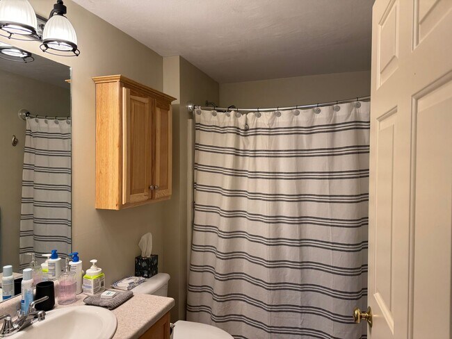 Building Photo - Beautiful 2 bedroom located in Londonderry...