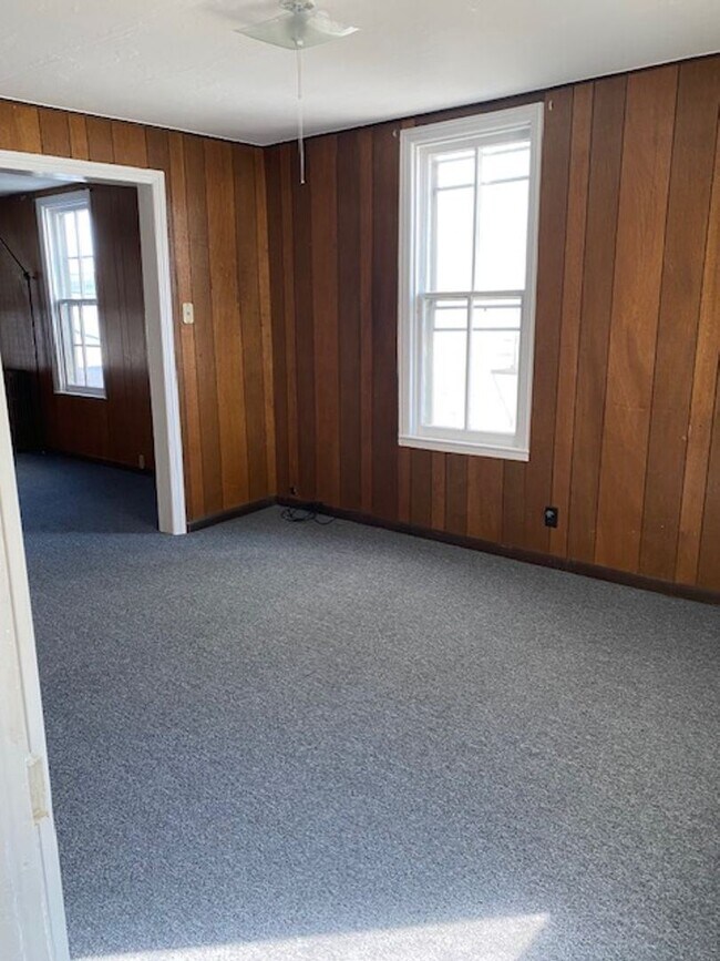 Building Photo - 3 br, 1 bath House - 25 N. SPRING STREET