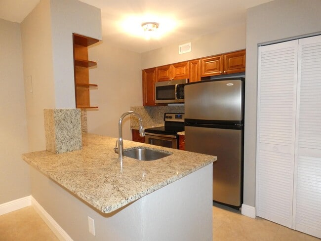 Photo - 2841 N Oakland Forest Dr Townhome