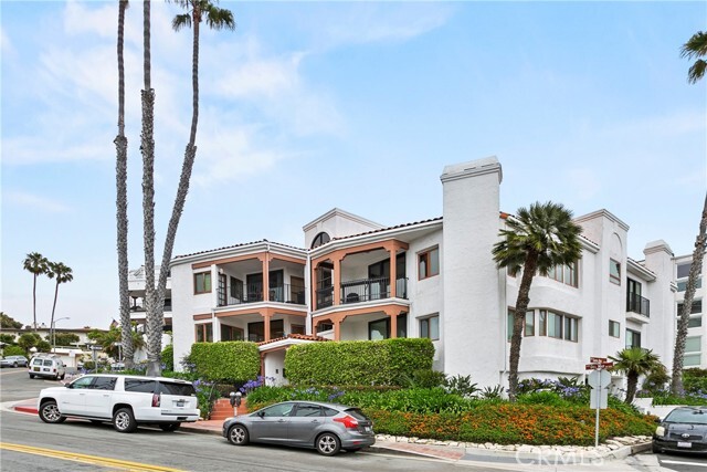 Building Photo - 511 Avenida Del Mar
