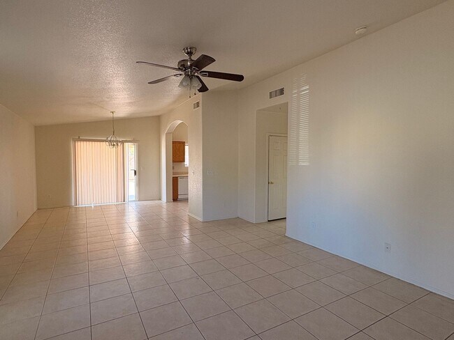 Foto del edificio - 3Bed 2Bath West Side Home