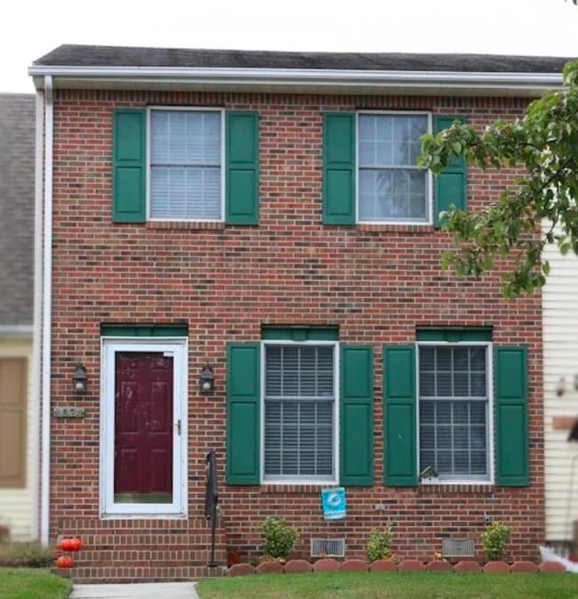 Building Photo - 1024 Sumac Cir