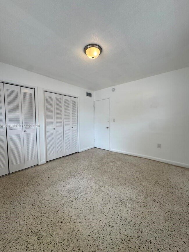 Foto del edificio - 735 W 15th St