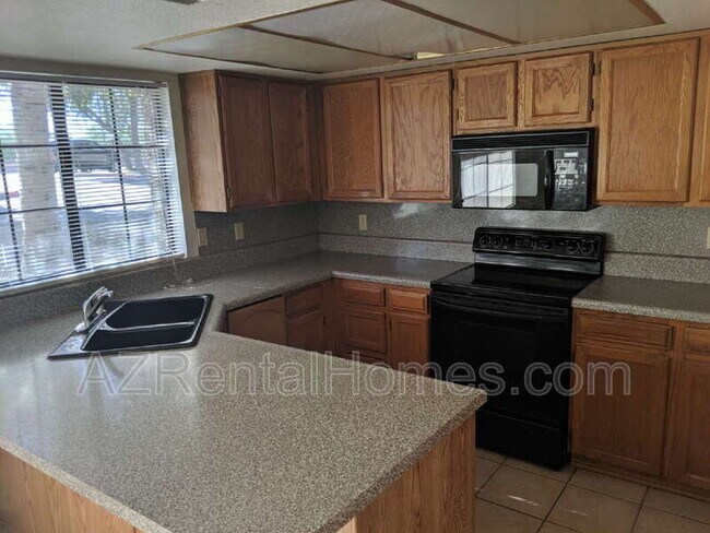 Foto del edificio - 819 N College Ave