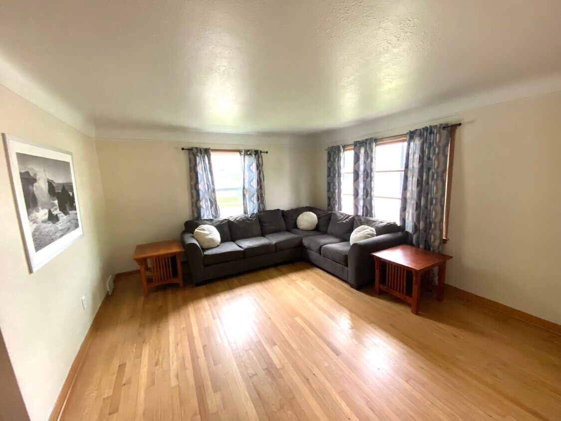 121 W Bagley Rd, Berea, OH 44017 House Rental in Berea, OH