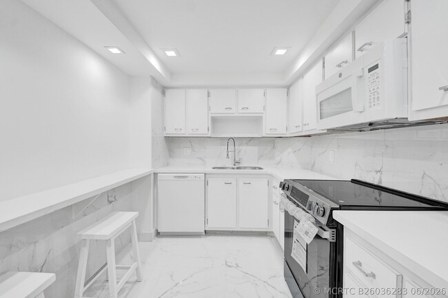 Building Photo - 3800 N Hills Dr