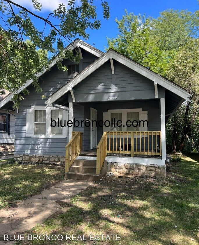 Foto principal - 2 br, 1 bath House - 1942 E 71st Terrace