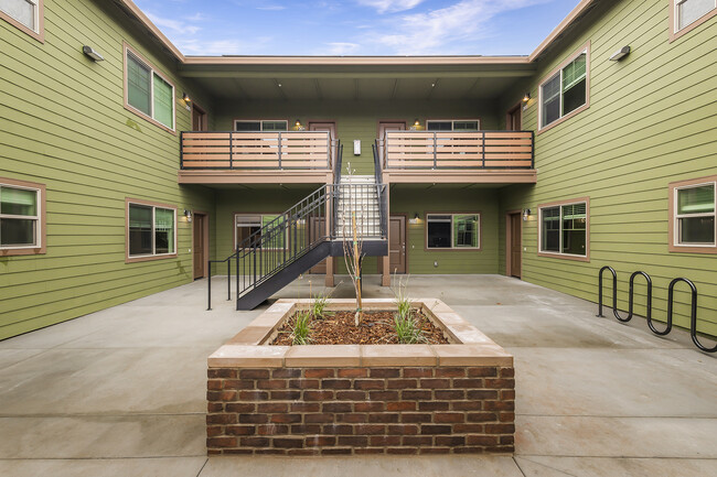 Patio del edificio - Courtyard at Oakdale