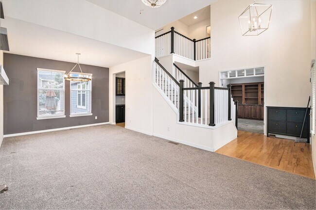 Foto del edificio - Welcome to this beautifully maintained 4-bedroom, 4-bath home with a dedicated office space