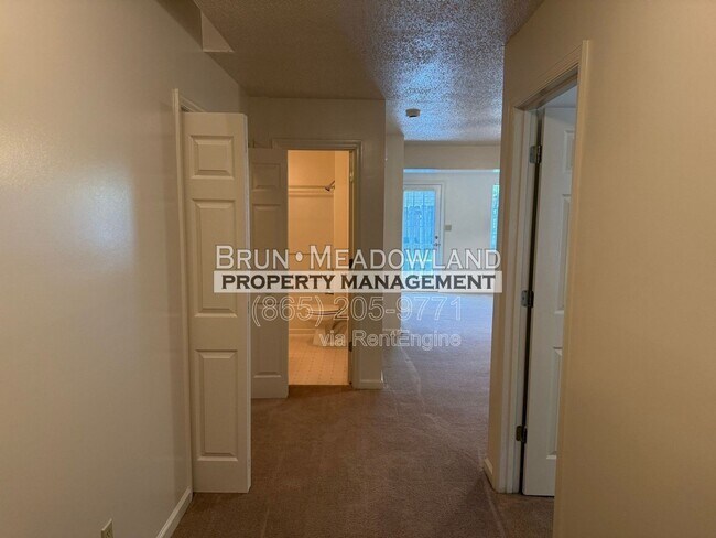 Foto del edificio - 6523 Doe Creek Way