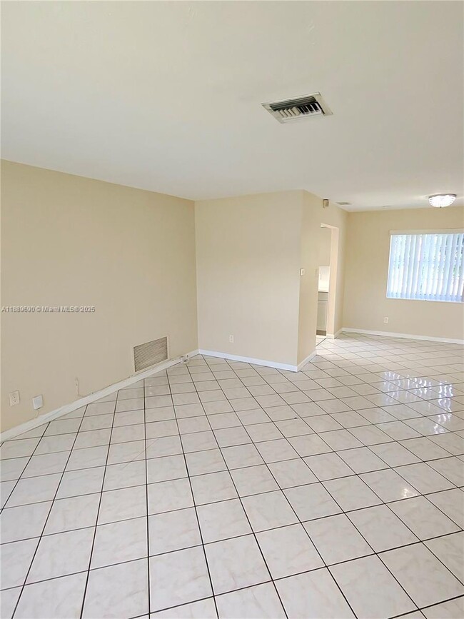 Foto del edificio - 4231 NW 27th St