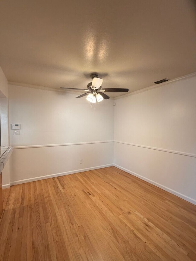 Building Photo - 3 Bedroom 2 Bathroom Arden Arcade Beauty