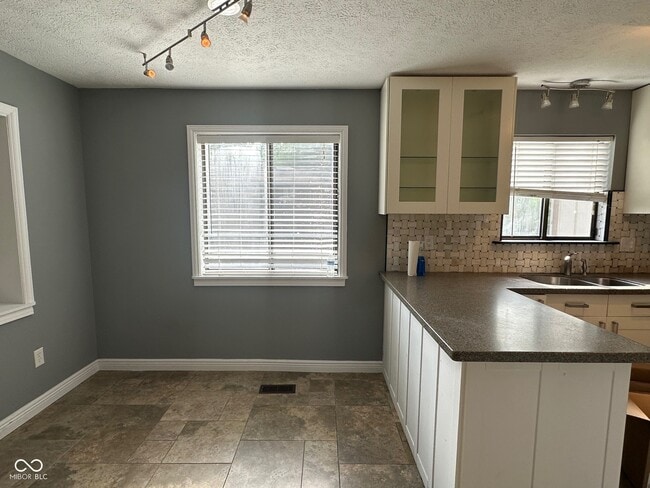 Building Photo - 7890 Benjamin Dr