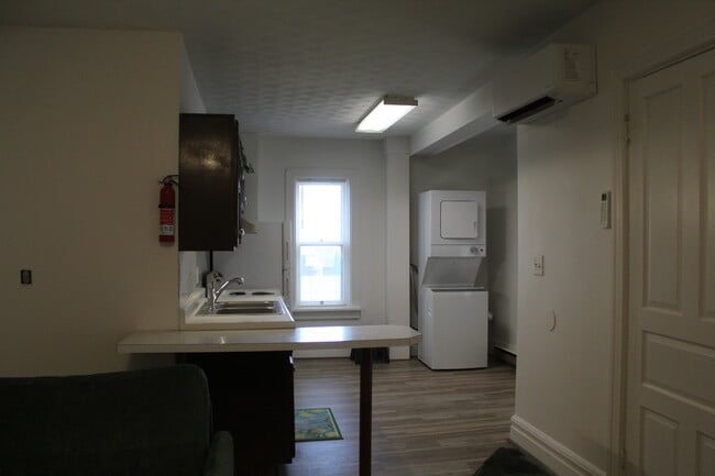 Kitchen - 121 E Pomfret St
