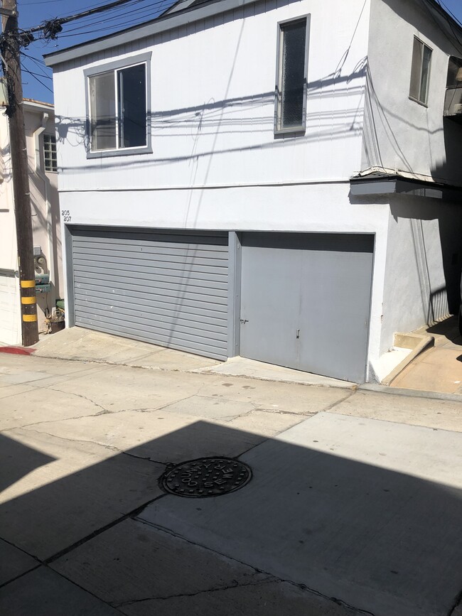 Exterior - 207 Kelp St