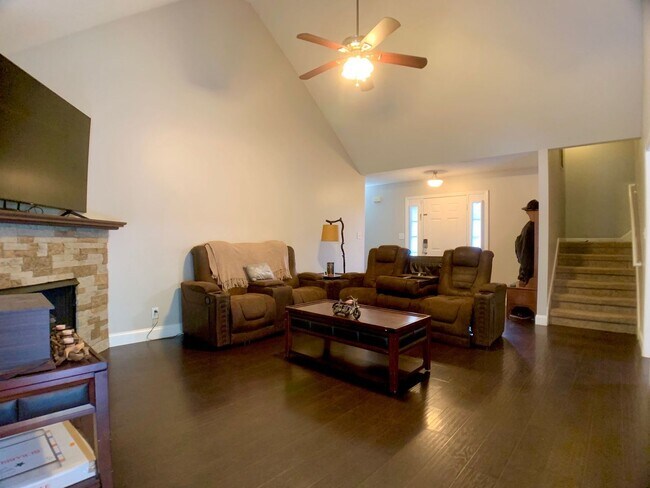 Building Photo - 4069 Challis Dr
