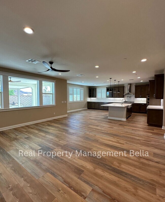 Building Photo - Gorgeous 3-Bedroom Single-Story Home with ...