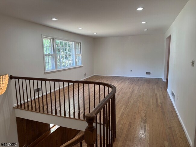 Building Photo - 76 Cider Mill Rd