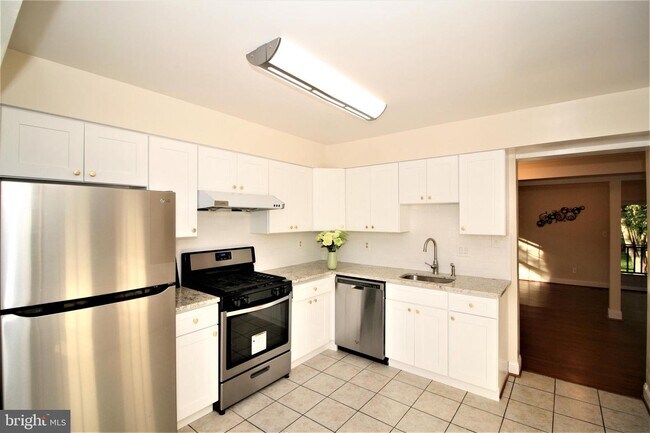 Building Photo - 1 Cinzano Ct