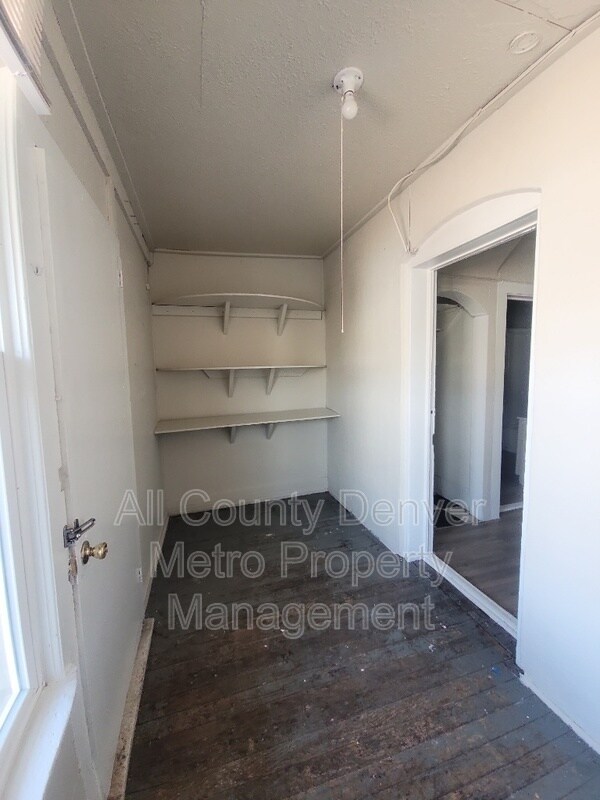 Building Photo - 912 13th St
