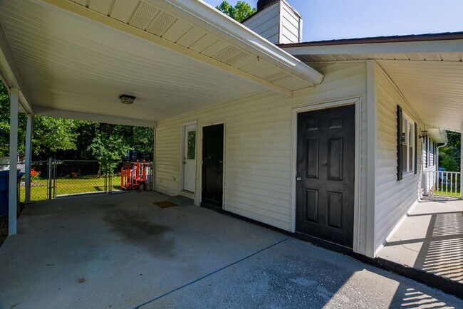 Foto del edificio - 1220 Ridge Rd