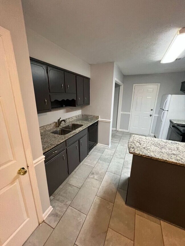 Foto del edificio - READY NOW!!! 2 Bedroom 2 Bath Ranch Duplex!!!