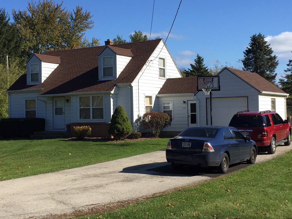 Primary Photo - 9764 N Arrowwood Rd