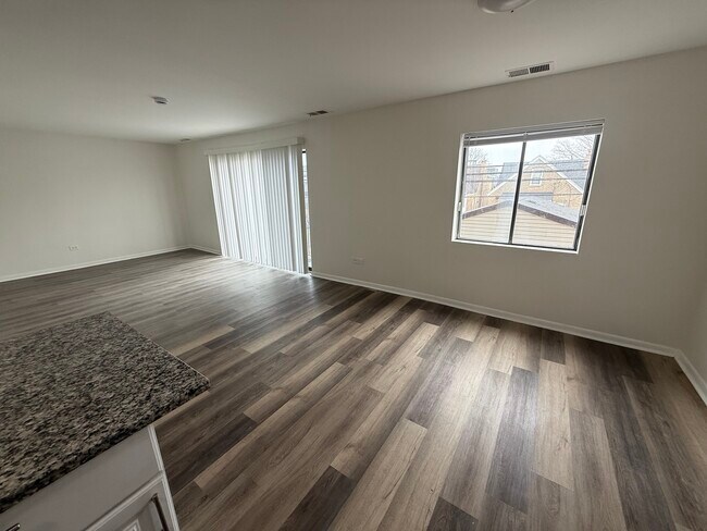 Foto del edificio - 2310 N Harlem Ave