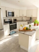 Building Photo - 125 Pleasant St