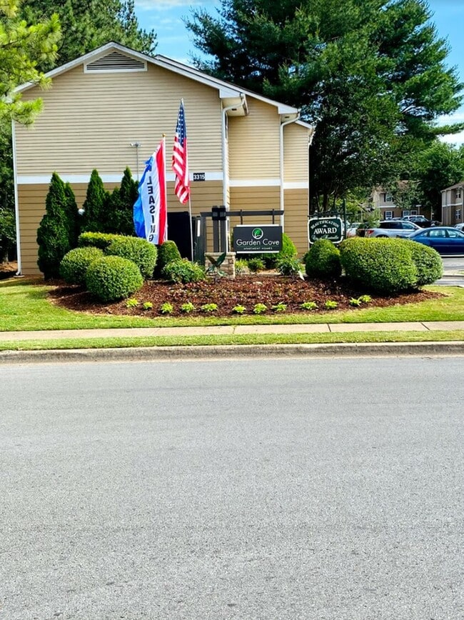 Building Photo - Garden Cove