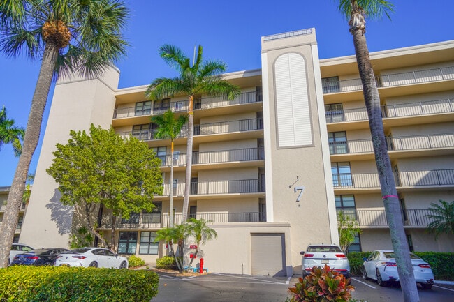 Building Photo - 7 Royal Palm Way