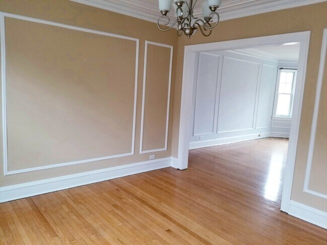 Foto del edificio - 821 Forest Ave