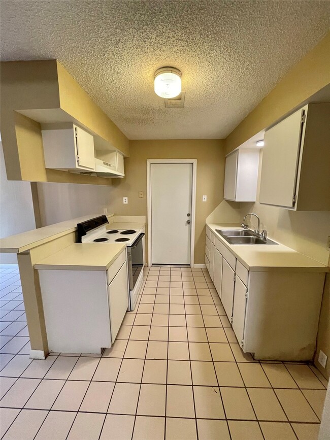 Foto del edificio - 1510 N Avenue Q
