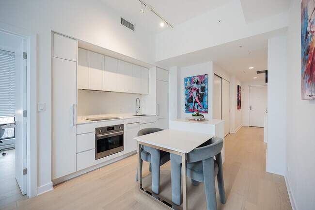 Photo du bâtiment - 815 Rue de la Montagne