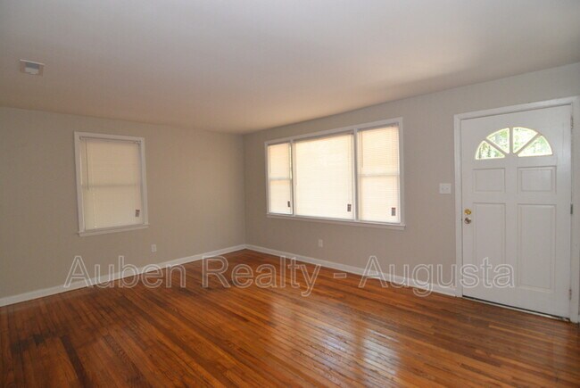 Building Photo - 617 Jefferson Dr