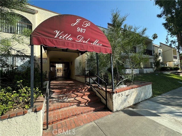 Primary Photo - 987 E Del Mar Blvd